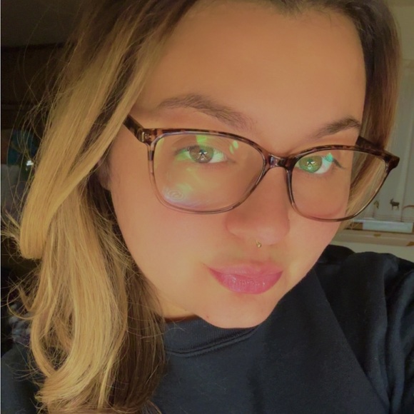 Meet your Posher, Kristina - Picture 3 of 3